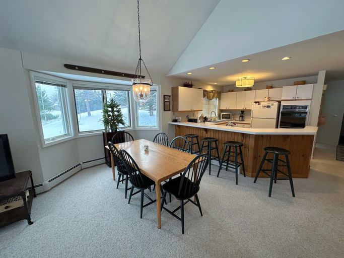 Interior 3, F14 Bretton Woods Condo Along Golf Course, Short Walk From Omni Mount Washington Hotel!, Coos