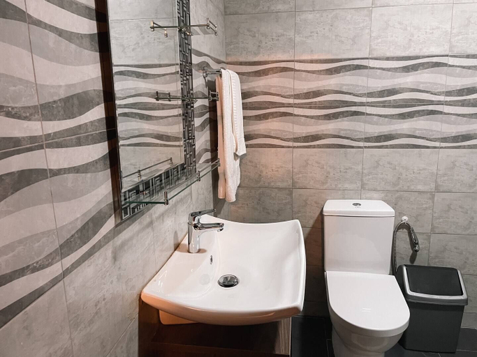 Bathroom 4, Sky Suites East Legon, Accra