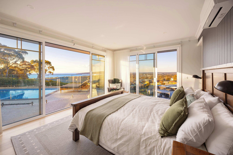 Room 4, Baymere Pool Spa City Views, Melbourne