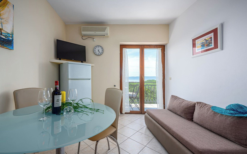 Private kitchen 3, Tranquil Retreat With Pool in Drenje, Raša