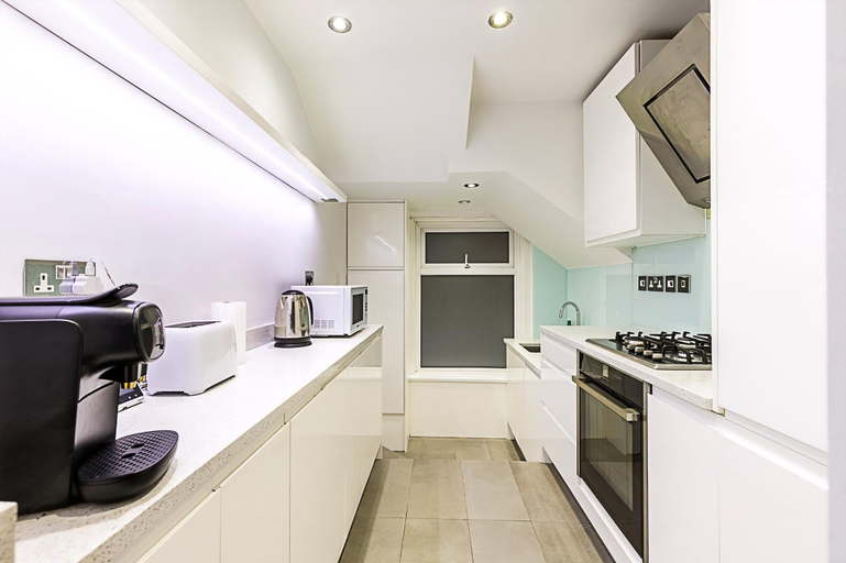 Others 5, Charming Two-Bedroom Flat in West Hampstead, London