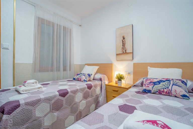 Room 2, Apartment in Roses Near Sandy Beach, Girona