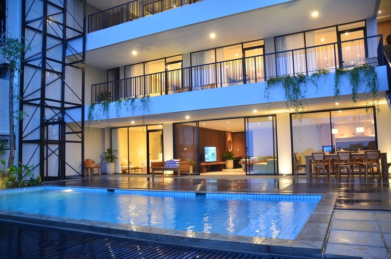Living area 3, Emerald hill 12 BR karaoke heated pool, Bandung