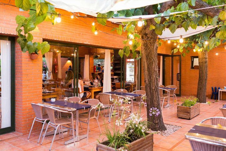 Food & Drinks 4, Home Stay Steps from Sand, Tarragona