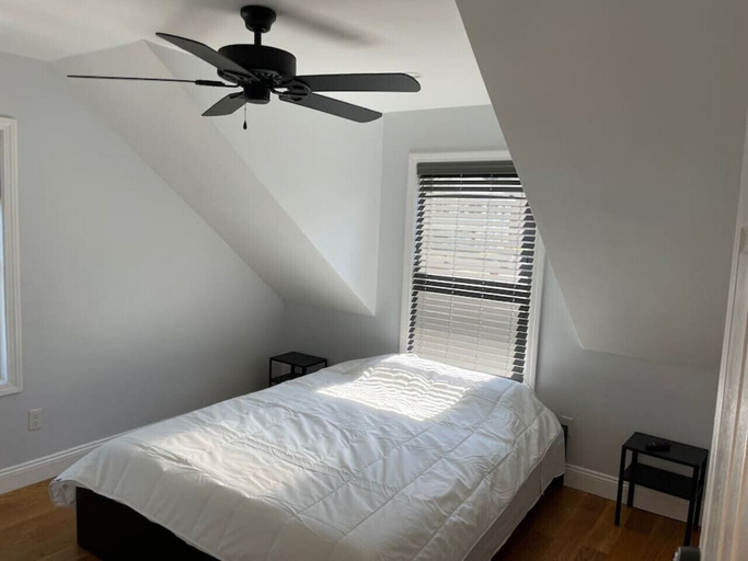 Bedroom 1, Queen Bed - Boston - RM 3, Middlesex