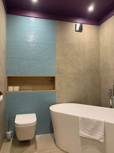 Bathroom 3, Przystanek Tleń, Świecie