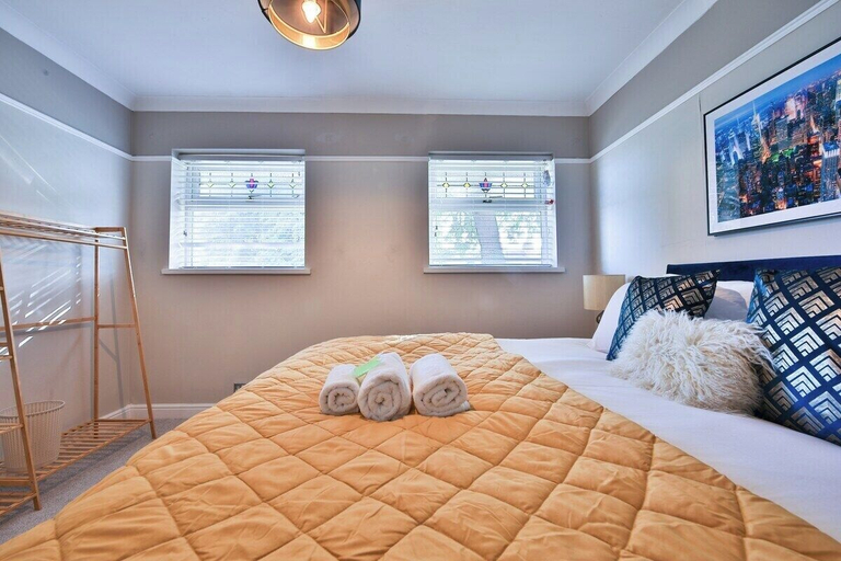 Room 5, Spacious 3 Bed Home With Pool Table, Cardiff