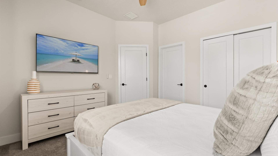 Interior 2, Upstay-luxury 3BR Home w Private Pool & Games Room, Lake