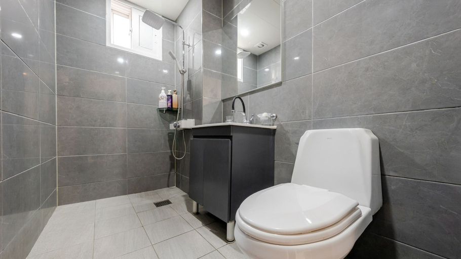 Bathroom, Yeonorang Park Pool Villa in Pohang, Pohang