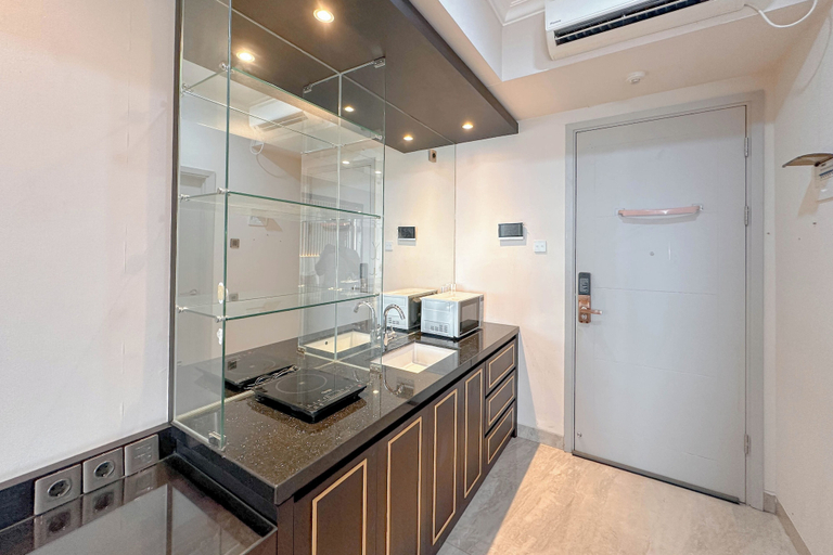 Private kitchen 4, Lavish And Comfy Look Studio At Grand Sungkono Lagoon Apartment, Surabaya