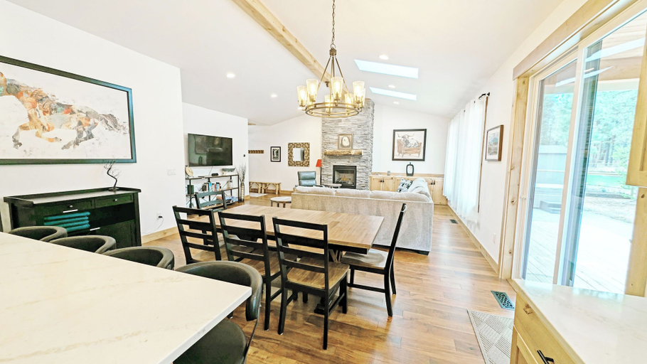 Interior 5, 56593 Celestial Dr, Deschutes