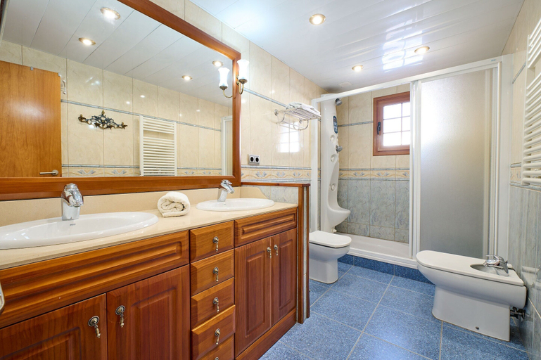 Bathroom 5, Apartment in Blanes with Sea View Terrace, Girona