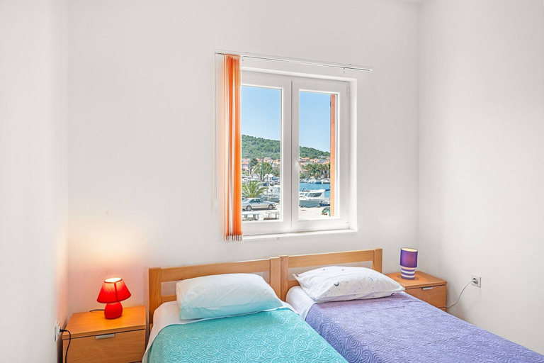 Room 5, One Bedroom Apartment With a sea View, Kali