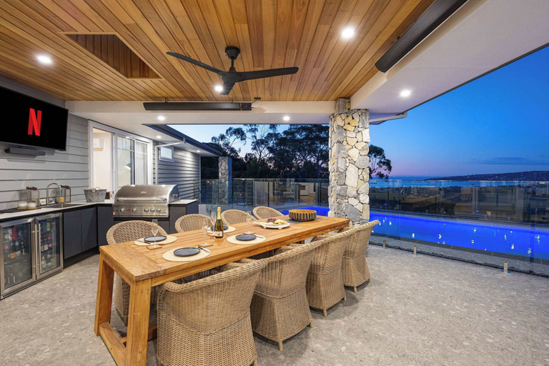 Room 3, Baymere Pool Spa City Views, Melbourne