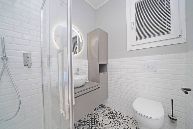 Room 2, Lagolux in Sirmione With 2 Bedrooms and 2 Bathrooms, Brescia