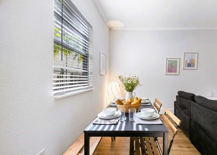 Room 3, Steps From Ocean Art Deco 1BR Free Parking, Miami-Dade