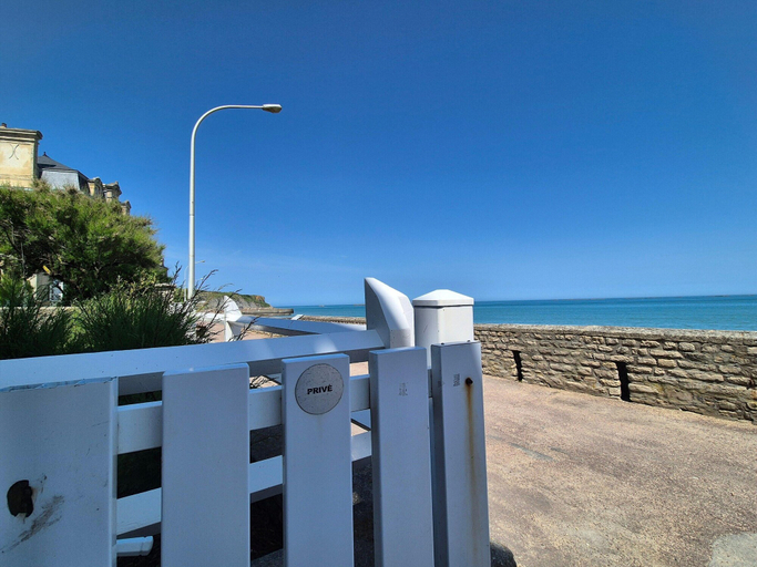 Property grounds, Apartment in Arromanches Near Sandy Beach, Calvados