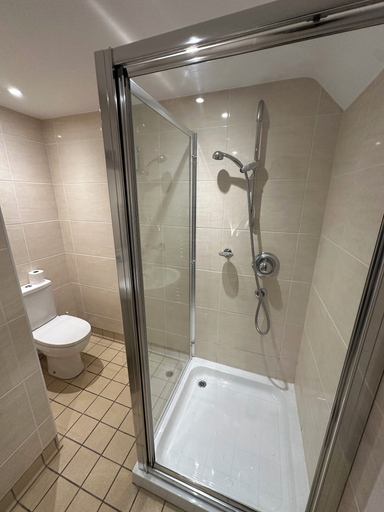 Bathroom 2, Cavendish Hotel, Buckinghamshire