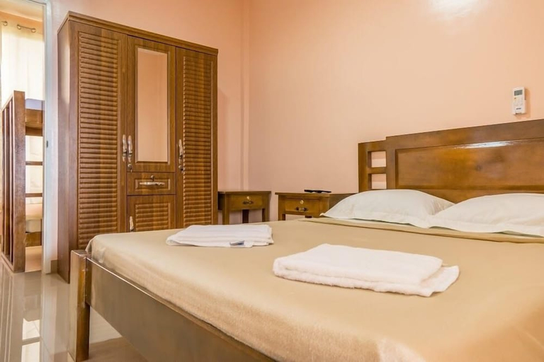 Bedroom 2, Kellocks' Seaview Apartelle, Dalaguete