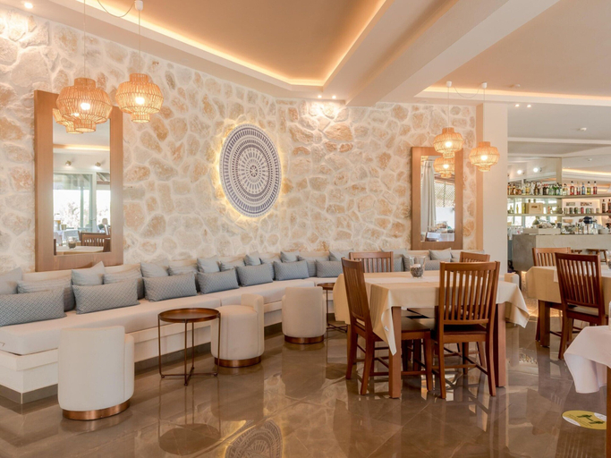 Dining 2, Duplex Gerakini Apartment With Pool, Central Macedonia