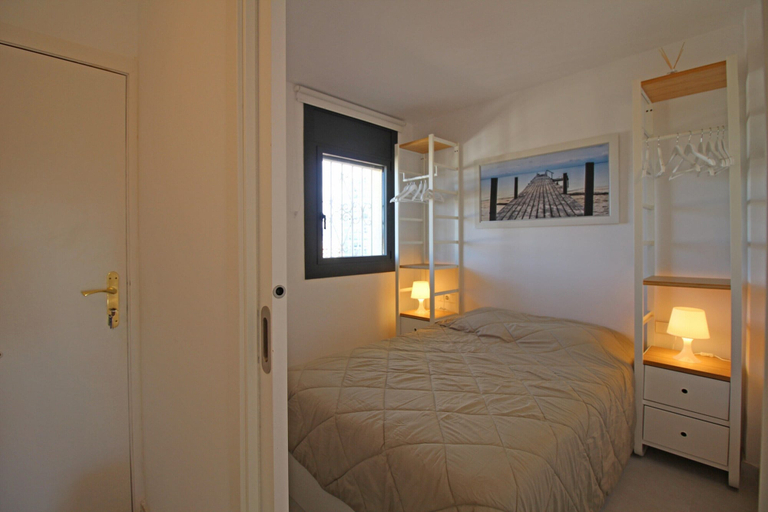Room 3, Modern Apartment With River Views, Girona