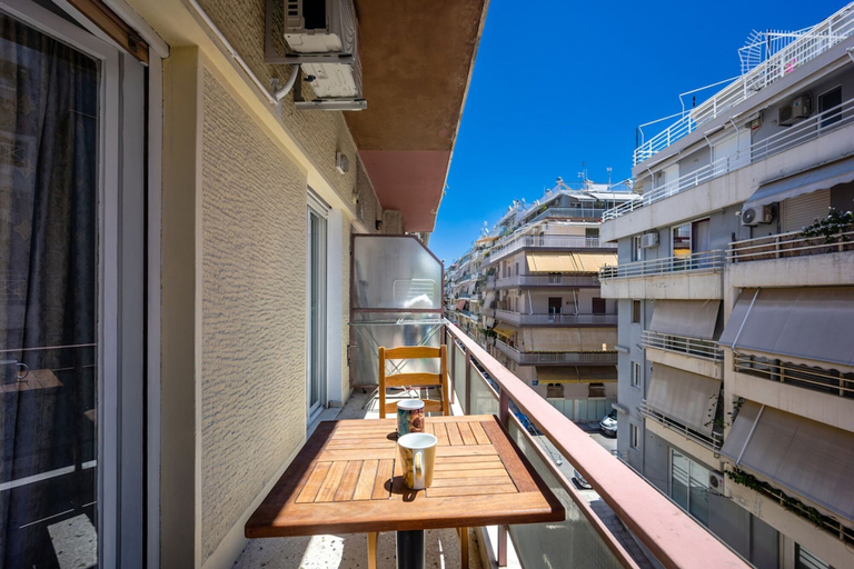 Room 2, Sunny 1-bedroom Apt 10 Min Walk to Acropolis, Attica