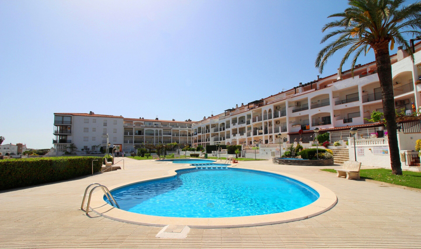 Exterior 3, Apartment in Empuriabrava With Canal Views, Girona