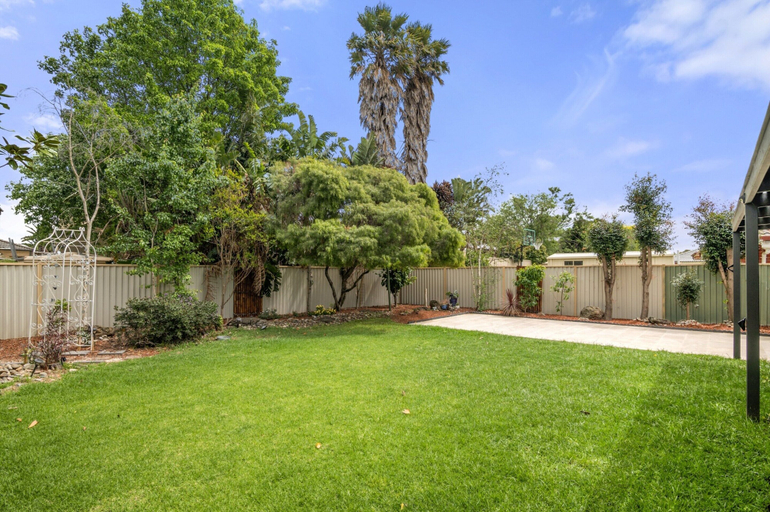 Property grounds, Charming 3-bed Family Home With Amazing Garden, Melbourne