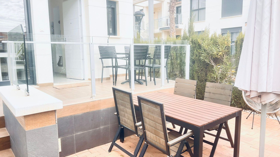 Outdoor dining 5, Bungalow in Orihuela Costa for 4 Guests, Alicante