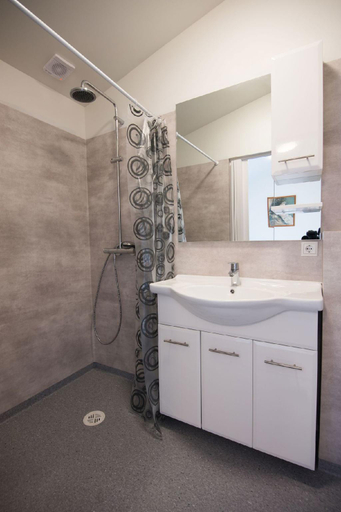 Bathroom 5, Guesthouse Grund, Grindavík