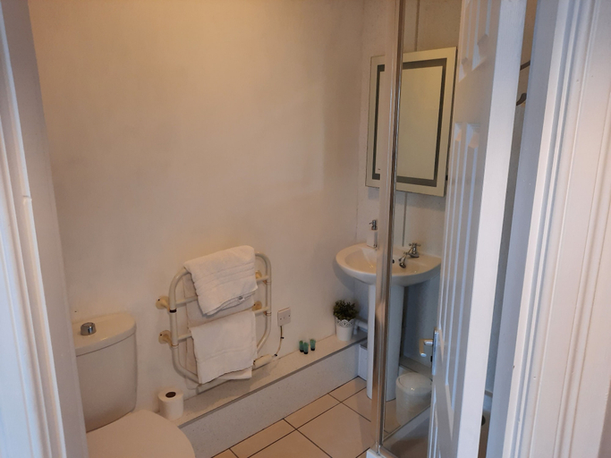 Bathroom 4, Jacobite Rose, Highland