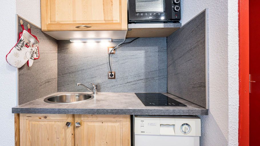 Private kitchen, Cosy Apartment in Morillion With Balcony, Haute-Savoie