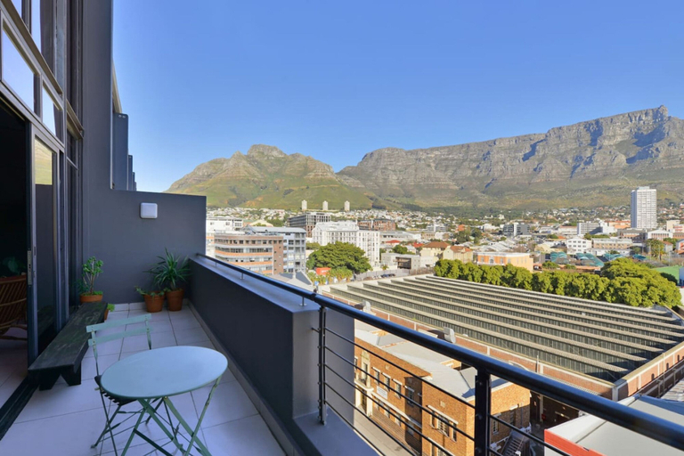 Room 5, Top-floor 2 Bed Unmatched Table Mountain Views, City of Cape Town