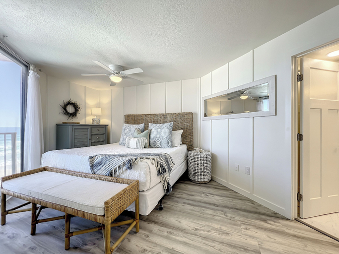 Interior 4, Oceania Beach Club 305, Volusia