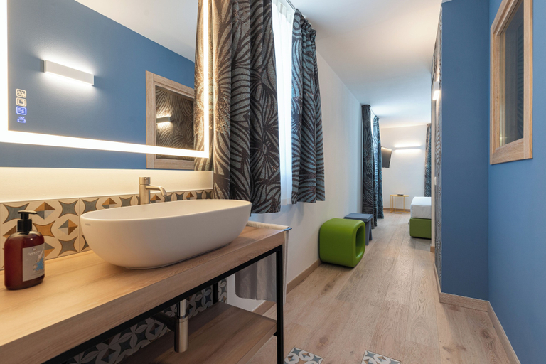 Bathroom 3, Lillil Popping Holiday, Trento