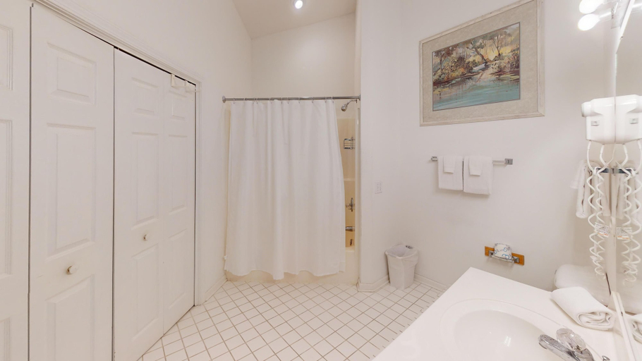 Bathroom 2, Club Villas Unit 17D Villa, Brunswick