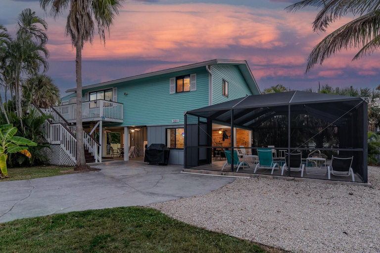 Exterior & Views, The Lazy Place, Lee