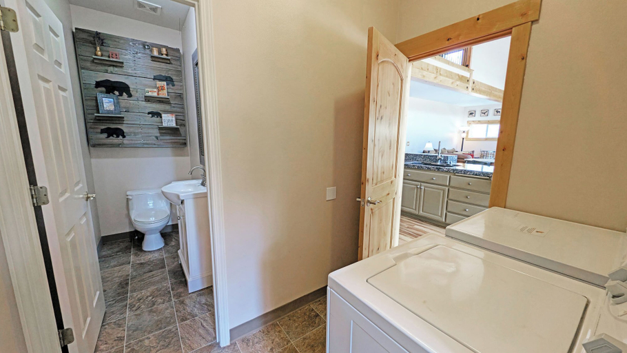 Interior 4, Aspen Place River Access & Ping Pong, Deschutes
