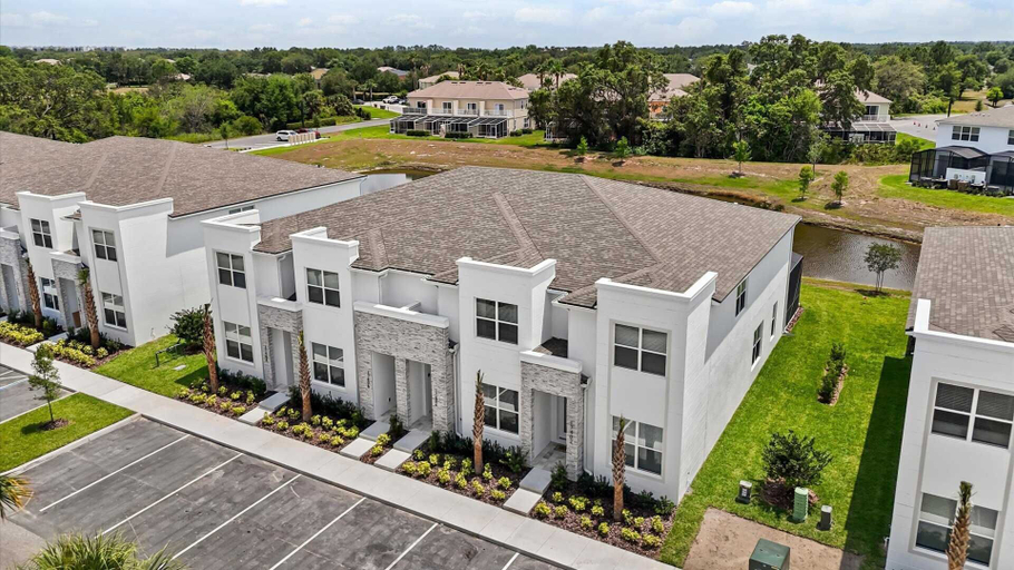 Interior 3, Upstay-luxury 3BR Home w Private Pool & Games Room, Lake