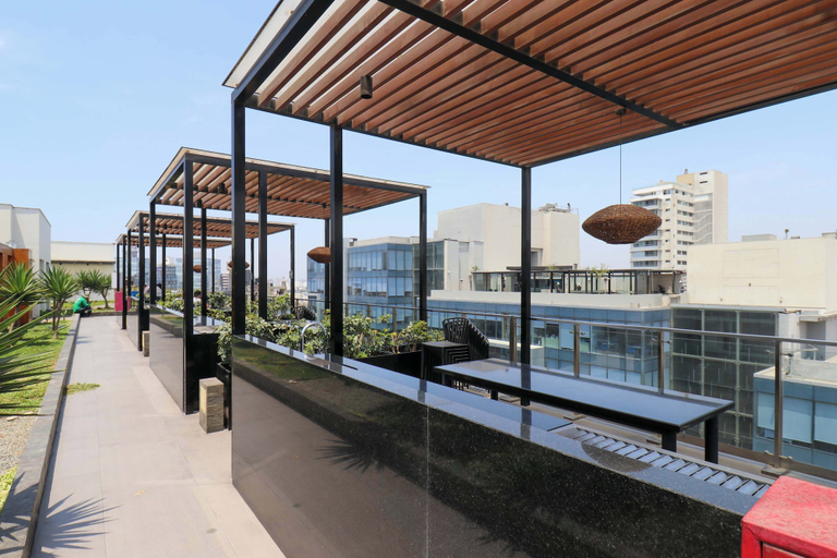 Room 5, w Sunlit 1BR in the Heart of San Isidro, Lima