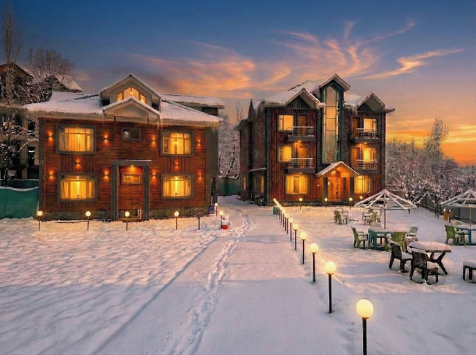 Exterior & Views