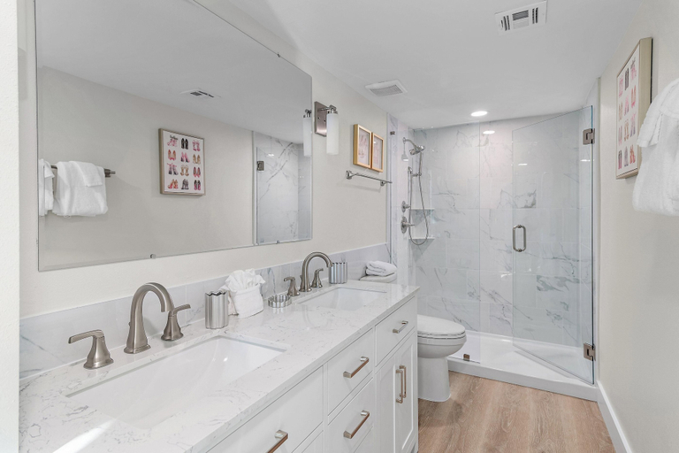 Bathroom 5, Shoreline Towers 1081, Okaloosa