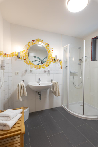 Bathroom 3, Schliefauhof, Scheibbs