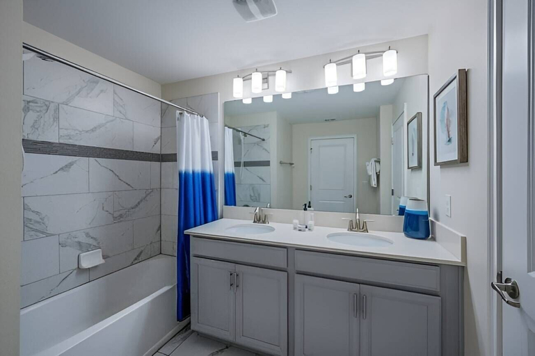 Bathroom, Luxury 4BR Villa w Pool Near Disney Parks, Osceola