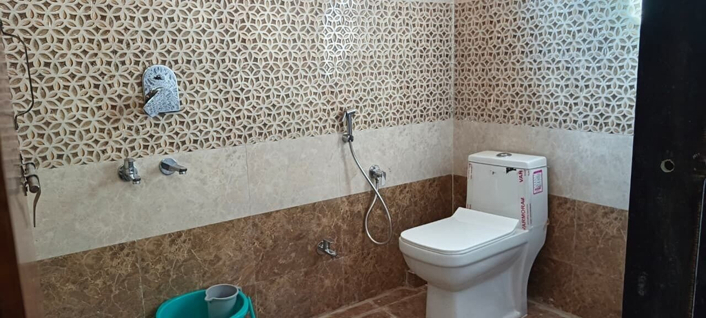 Bathroom 5, Swastik Inn, Gwalior