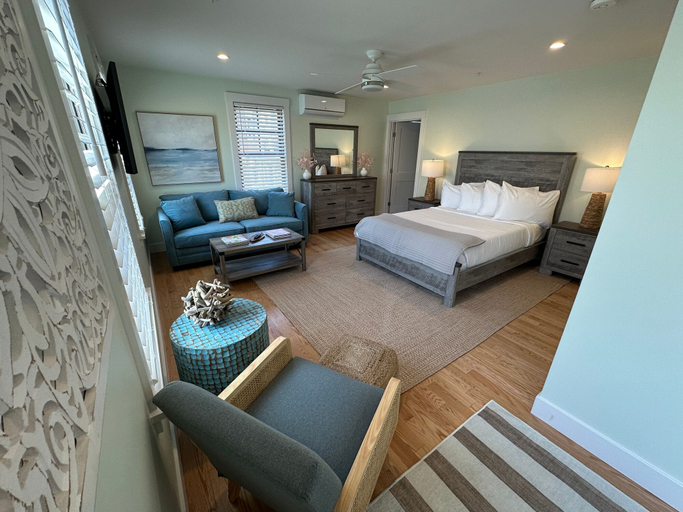 Exterior 5, Prime Location! Renovated House! 6 Bed/4 Bath, Newport