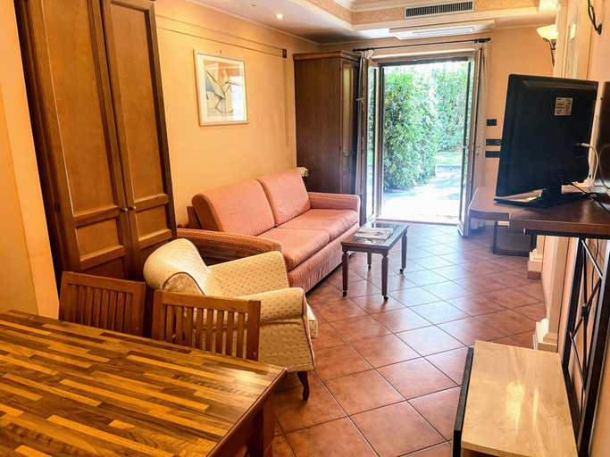 Dining 4, Apartment in Roma by Marco Simone Golf, Rome