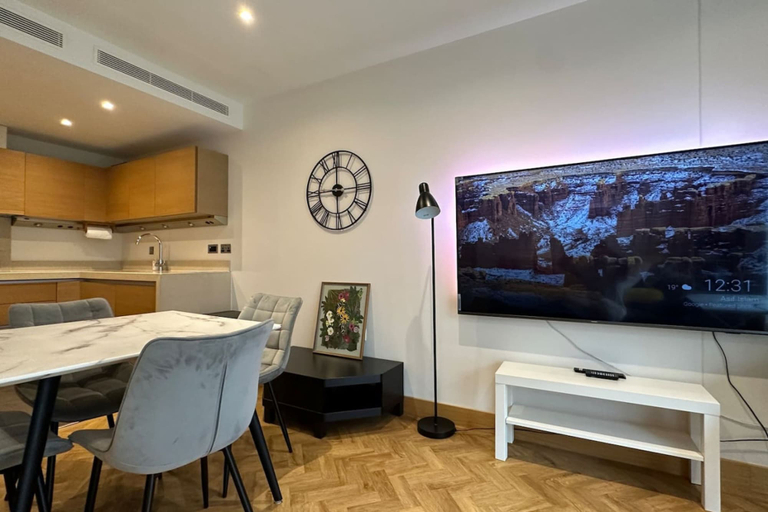Exterior 5, 2b2b Apt Park + River + Balcony, London