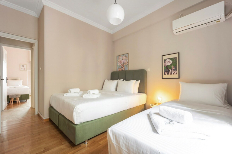 Room 2, Sunny Cozy 3bd apt Just a min Away to Acropolis, Attica