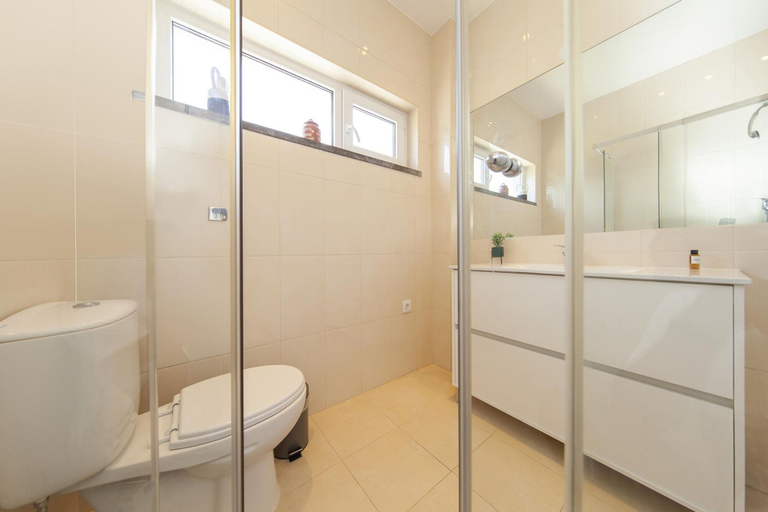 Room 4, Y 02 - Bedroom 2 in Trindade Sun Guesthouse, Lagos